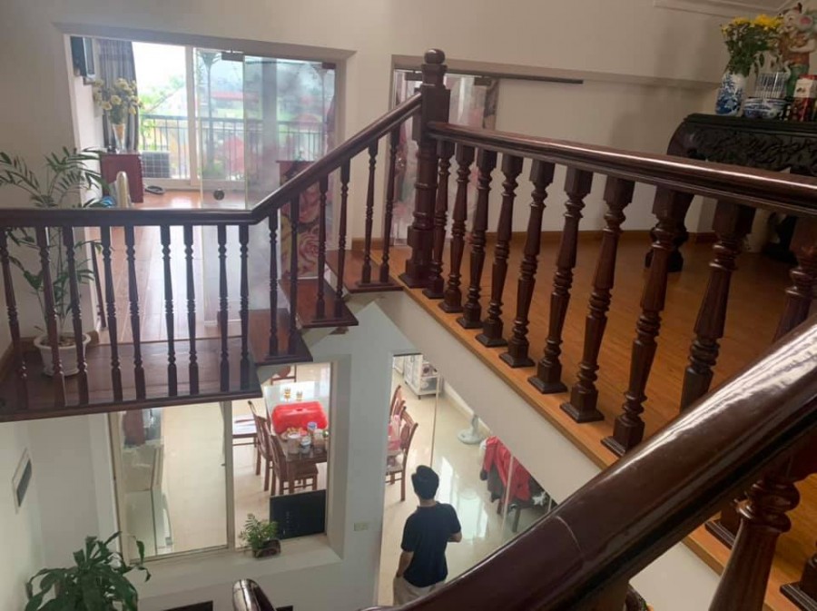 Bán nhà 2 mặt phố vỉa hè kinh doanh, dt 106m2, 7 tầng đúc, thang máy, Quận Tây Hồ