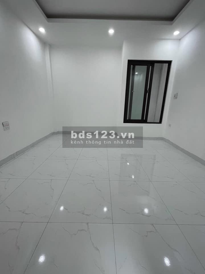 Bán nhà chính chủ giá chỉ nhỉnh 4 tỷ có ngay phố Đại Từ 5 tầng LH: 0914736203