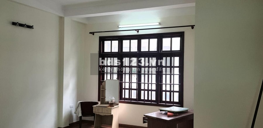 Nhà bán Lương Sử C diện tích sử dụng 69m2 5 tầng mt4.5m chỉ 10.5 tỷ Đống Đa