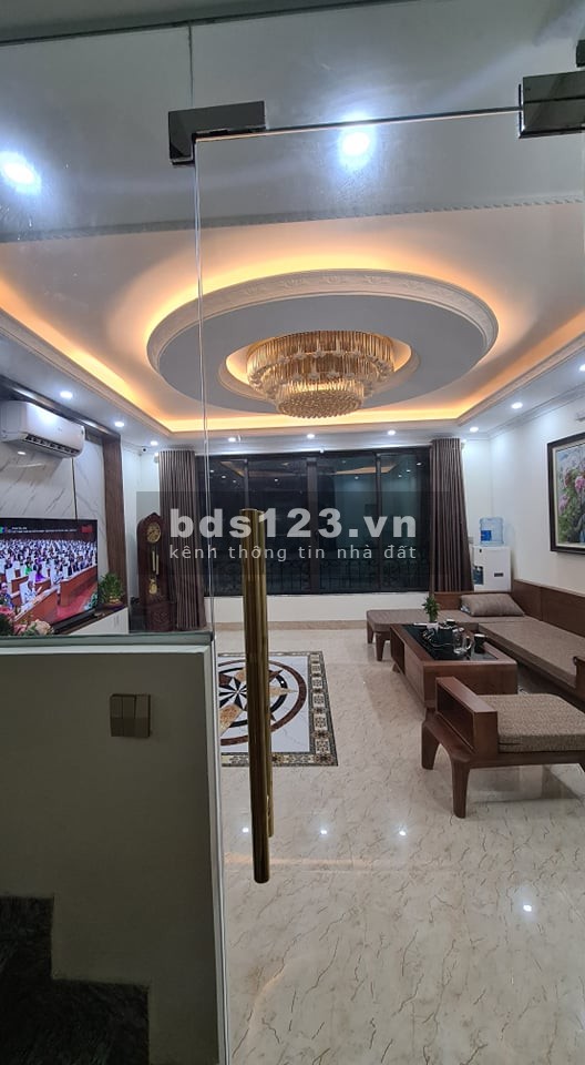 Bán nhà đẹp Ái Mộ, Long Biên, 65m2, 5 Tầng, nhỉnh 5 tỉ, ô tô vào nhà
