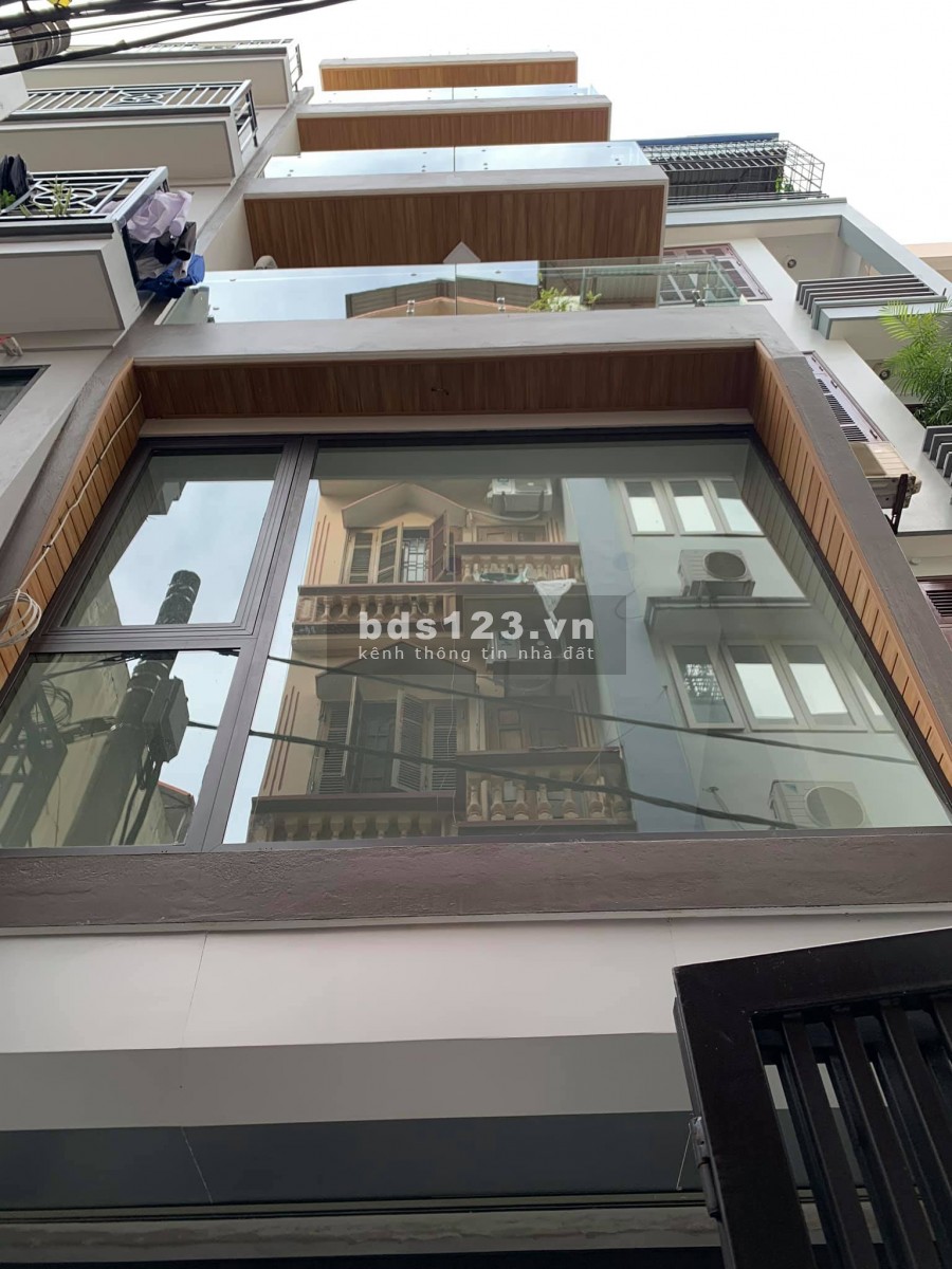 Nhà đẹp lung linh phố VIP Nguyễn Sơn ngõ ô tô tránh ô tô vào nhà giá nhỉnh 4 tỷ
