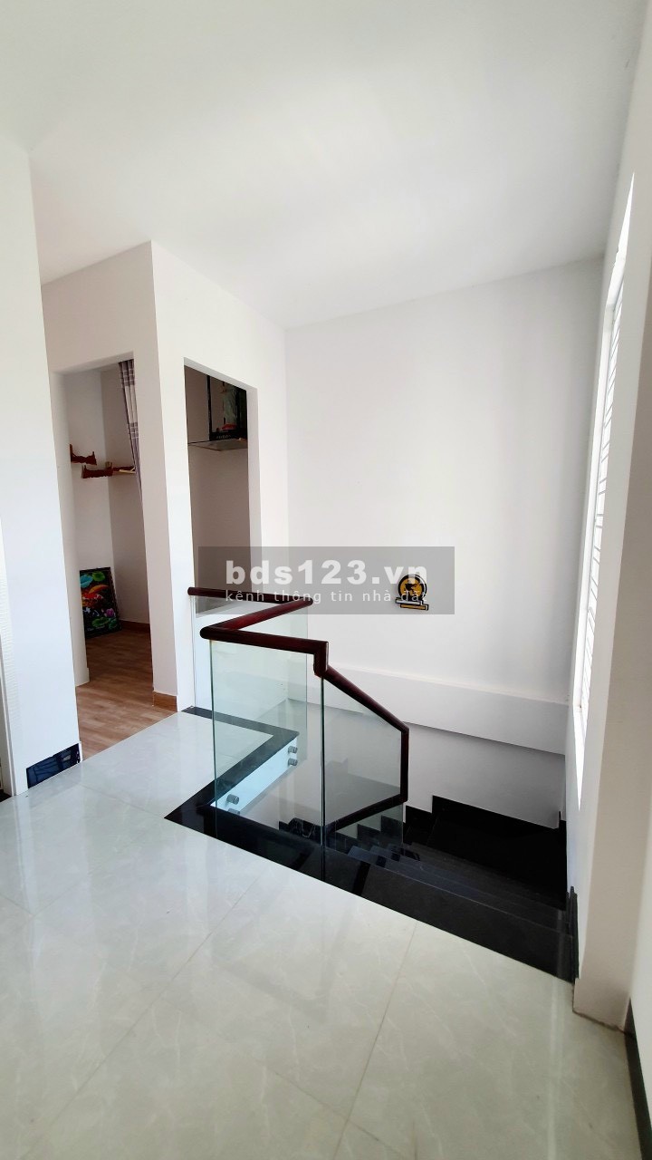 Bán nhà 2 tầng khu B Royal Parl full nội thất, đã có sổ hồng riêng chính chủ, lhcc