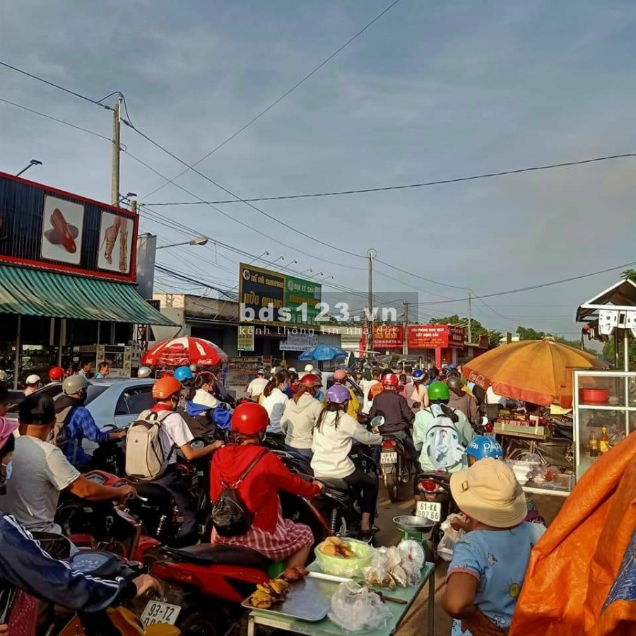 Gia đình kinh doanh thua lỗ, nợ tiền ngân hàng nên cần bán dãy trọ 300m2, chính chủ, an toàn pháp lý