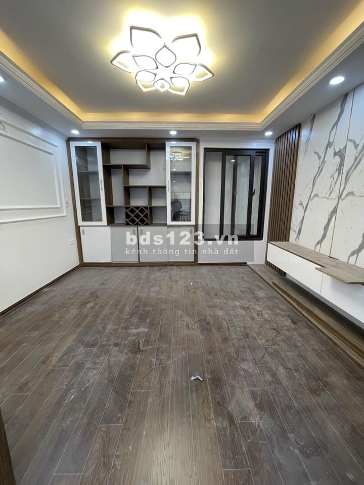 Bán nhà chính chủ giá chỉ nhỉnh 4 tỷ có ngay phố Đại Từ 5 tầng LH: 0914736203