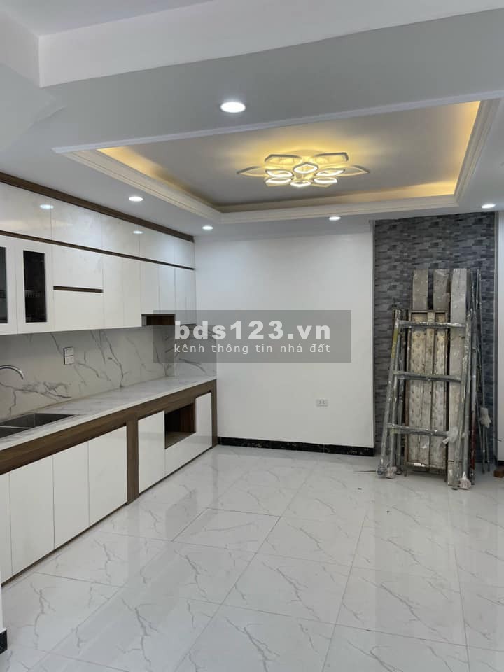 Bán nhà chính chủ giá chỉ nhỉnh 4 tỷ có ngay phố Đại Từ 5 tầng LH: 0914736203
