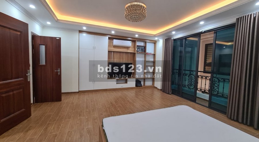 Bán nhà đẹp Ái Mộ, Long Biên, 65m2, 5 Tầng, nhỉnh 5 tỉ, ô tô vào nhà