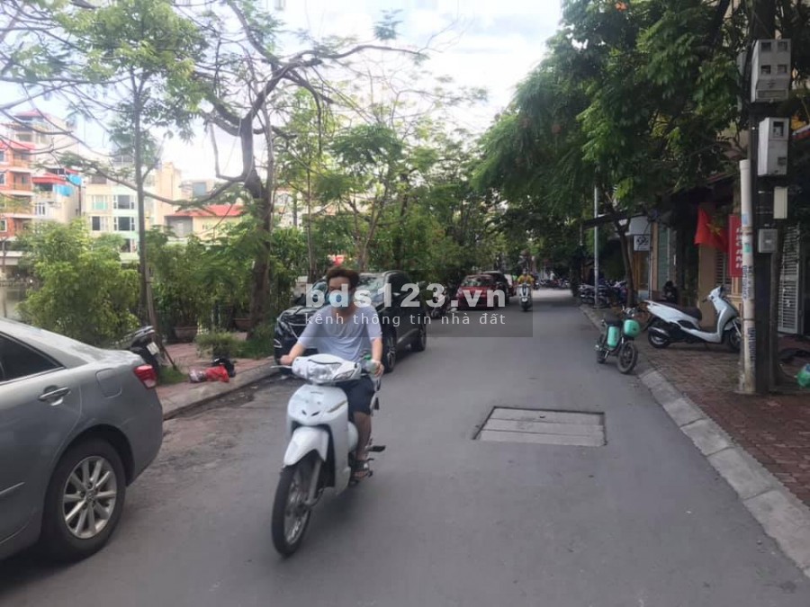 Siêu Phẩm Hồ Điều Hoà, Đội Cấn Quận Ba Đình, ô tô cách nhà 30m, xây 5 tầng dt 40m2