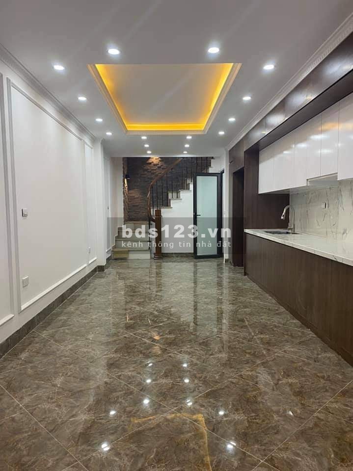 Bá nhà phố Cù Chính Lan, diện tích 30m2, 6 tầng, xe tải nhẹ ra vào thoải mái