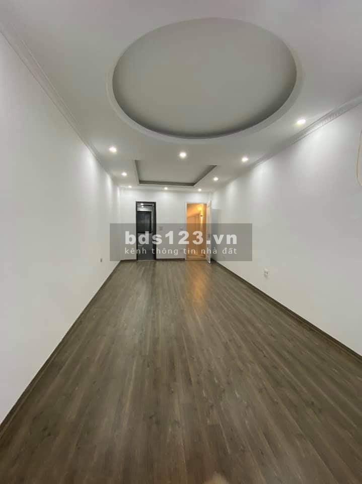 Bá nhà phố Cù Chính Lan, diện tích 30m2, 6 tầng, xe tải nhẹ ra vào thoải mái