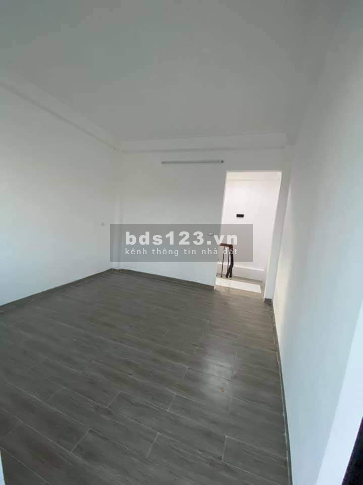 Bá nhà phố Cù Chính Lan, diện tích 30m2, 6 tầng, xe tải nhẹ ra vào thoải mái
