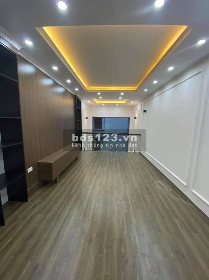 Bá nhà phố Cù Chính Lan, diện tích 30m2, 6 tầng, xe tải nhẹ ra vào thoải mái