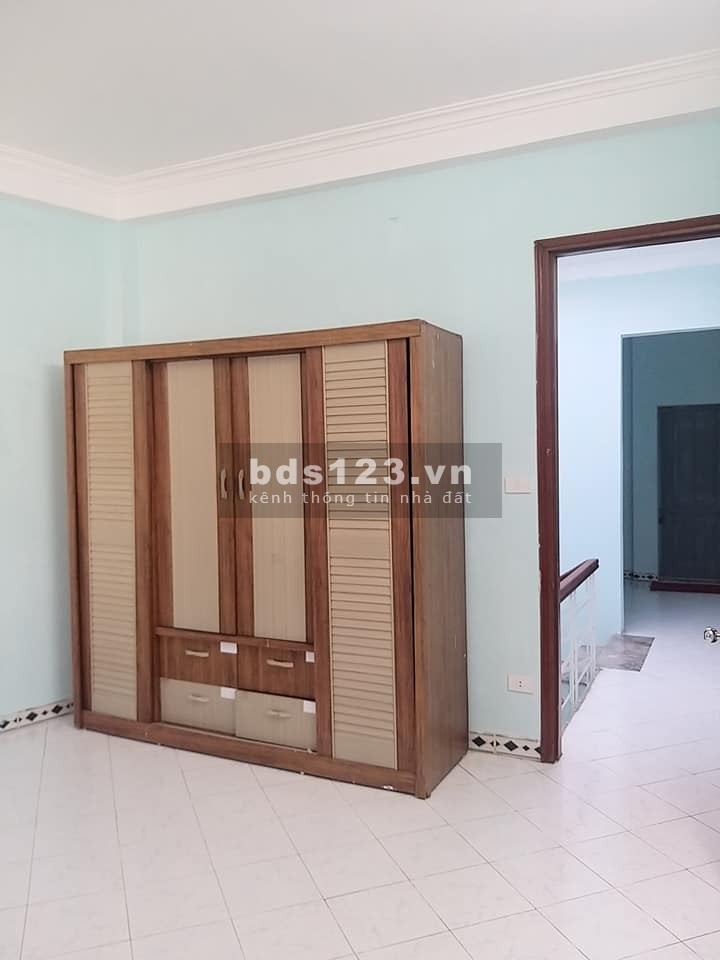 Bán nhà Đại Từ mới ở luôn, gần phố, 10m ra ô tô dân trí cao, khu yên tĩnh