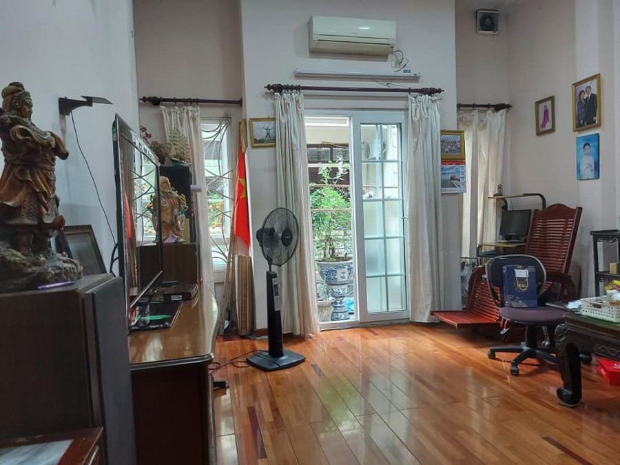 Cần bán nhà phố Trần Khát Chân, dt 40m2, 5 tầng, ngõ thoáng mát, gần phố, lh 0394357733