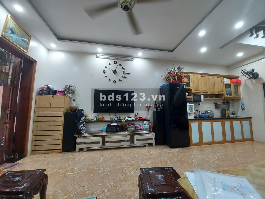 Bán nhà Hoàng Mai đẹp ở ngay, 3 bước ra phố, dt 45m2, đúc 4…