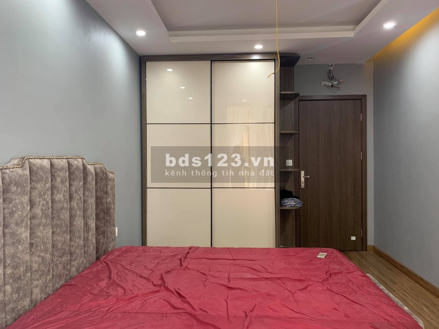 Nhà đẹp lung linh phố VIP Nguyễn Sơn ngõ ô tô tránh ô tô vào nhà giá nhỉnh 4 tỷ