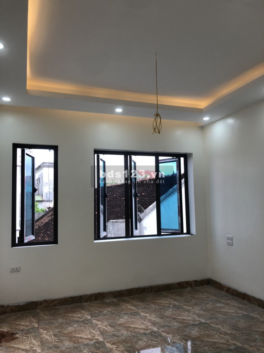 Bán Nhà 4 Tâng Liên Mạc Bắc Từ Liêm ô tô đỗ gần giá nhỉnh 2 tỷ, tặng nội thất