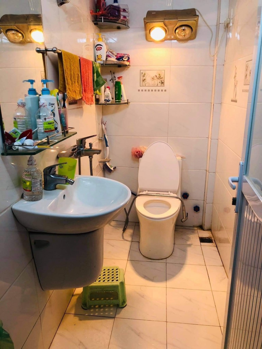 Cần bán nhà phố Trần Khát Chân, dt 40m2, 5 tầng, ngõ thoáng mát, gần phố, lh 0394357733