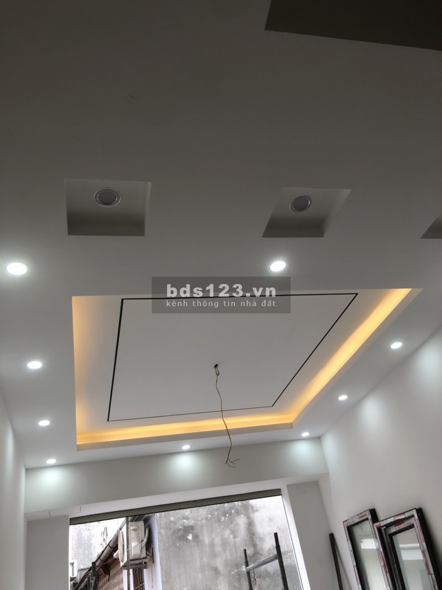 Bán Nhà 4 Tâng Liên Mạc Bắc Từ Liêm ô tô đỗ gần giá nhỉnh 2 tỷ, tặng nội thất