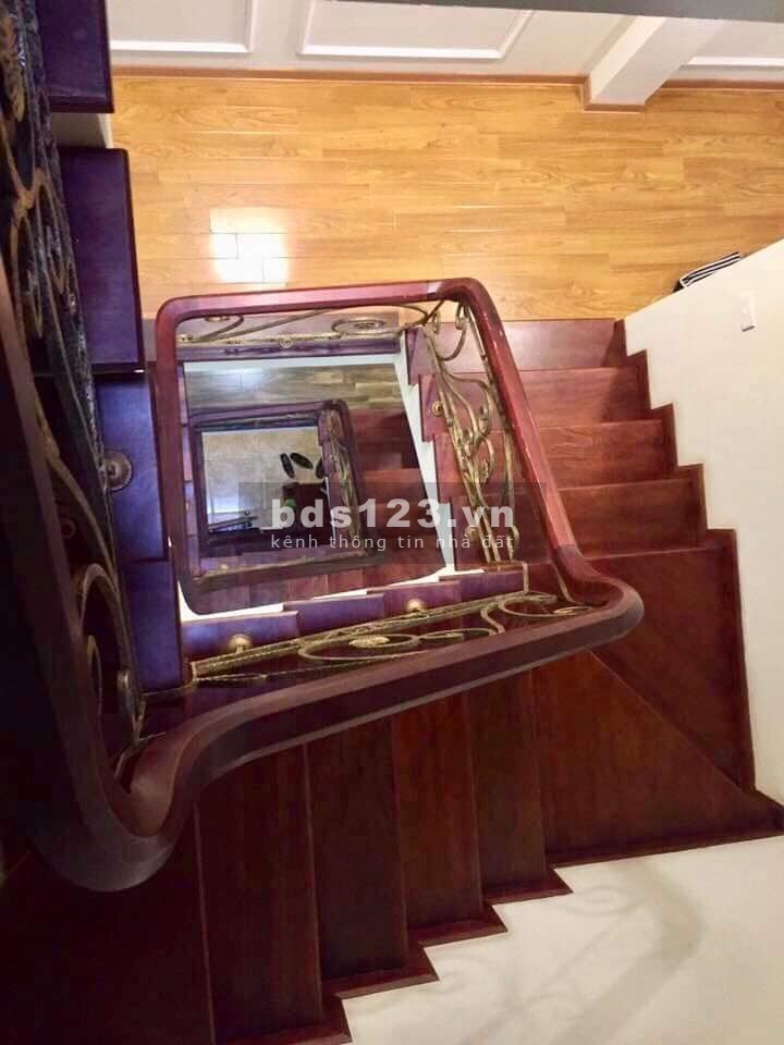 Bán nhà nguyên căn Võ Chí Công đúc kiên cố 5 tầng, dt 45m2, giá bán 6.2 tỷ
