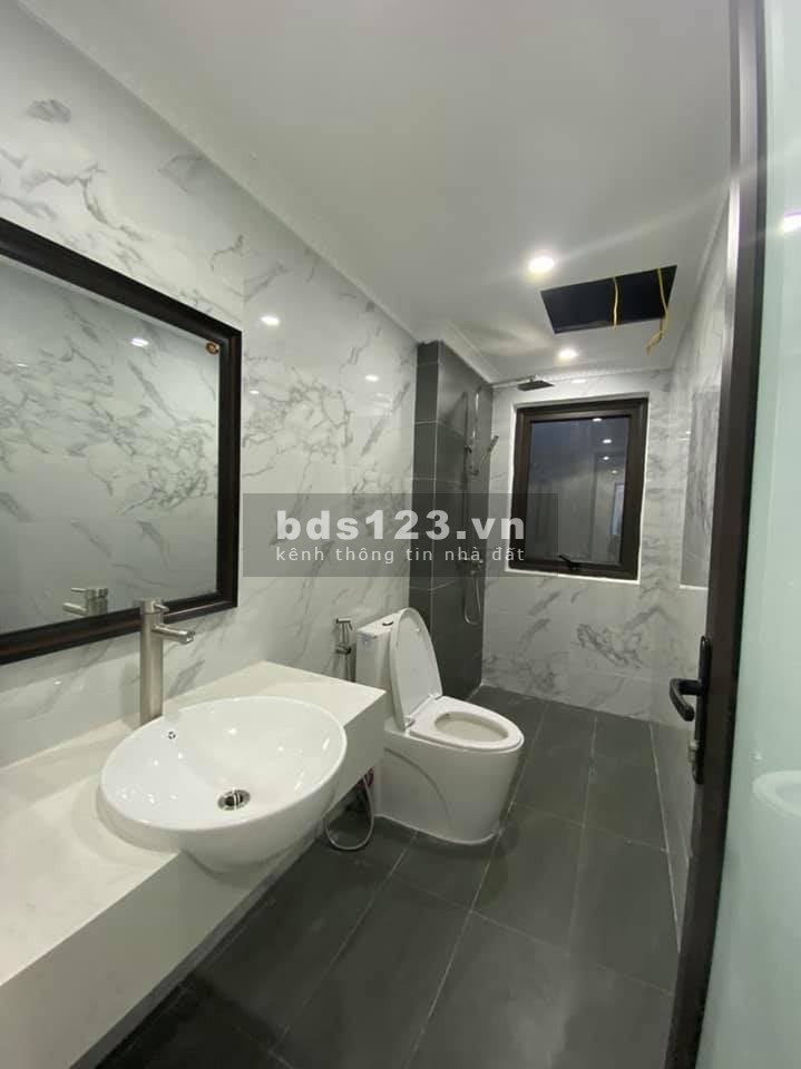 Chủ cần bán phố Vương Thừa Vũ, dt 42m2, vị trí trung tâm Thanh Xuân, phân lô Quân Đội, dân trí cao