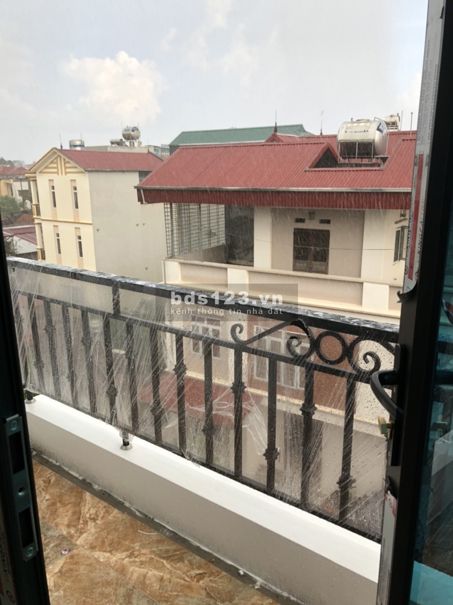 Bán Nhà 4 Tâng Liên Mạc Bắc Từ Liêm ô tô đỗ gần giá nhỉnh 2 tỷ, tặng nội thất