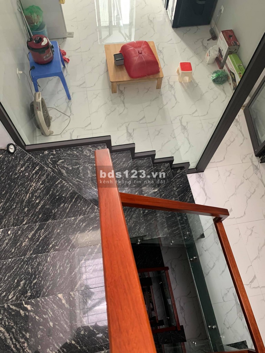 Nhà đẹp lung linh phố VIP Nguyễn Sơn ngõ ô tô tránh ô tô vào nhà giá nhỉnh 4 tỷ