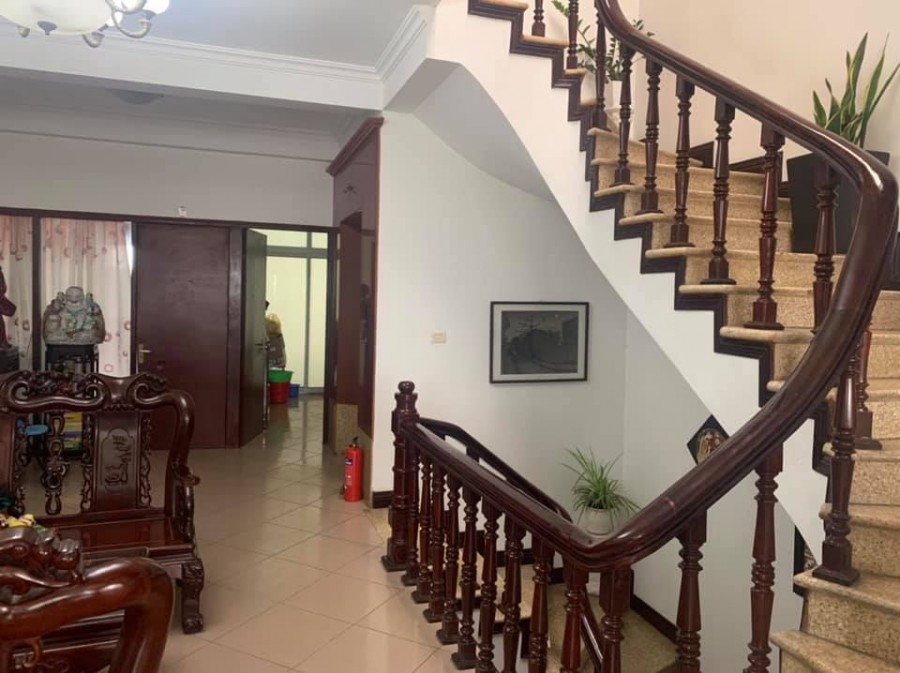 Bán nhà 2 mặt phố vỉa hè kinh doanh, dt 106m2, 7 tầng đúc, thang máy, Quận Tây Hồ