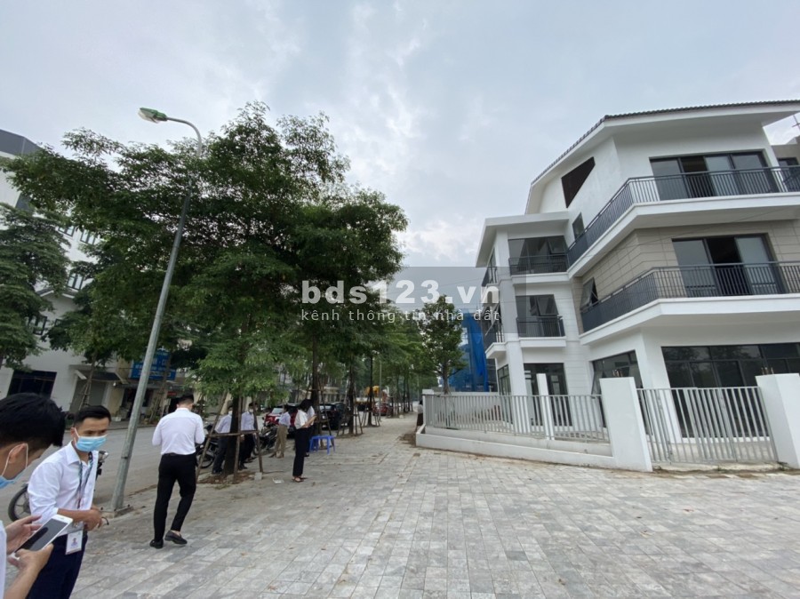 Bán BT 3,5 tầng, dt 200m2, mặt tiền 10m công viên âm nhạc Đô Nghĩa, giá 50tr/m2
