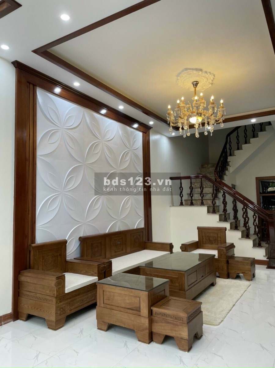 Bán nhà mặt phố Nguyễn Thị Định, dt 68m2, mt 4m, 4 tầng, 3 ngủ, gara, 5.5 tỷ, nhà đẹp