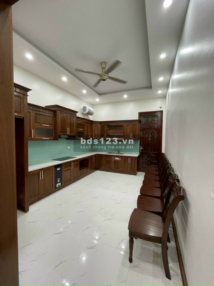 Bán nhà mặt phố Nguyễn Thị Định, dt 68m2, mt 4m, 4 tầng, 3 ngủ, gara, 5.5 tỷ, nhà đẹp