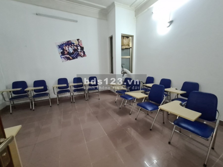 Cần cho thuê nhà mặt phố Phạm Tuấn Tài dt 65m2, 5 tầng, mặt tiền 5m, có hầm, ô tô đỗ cửa