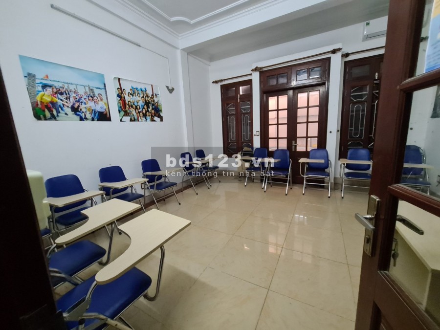 Cần cho thuê nhà mặt phố Phạm Tuấn Tài dt 65m2, 5 tầng, mặt tiền 5m, có hầm, ô tô đỗ cửa
