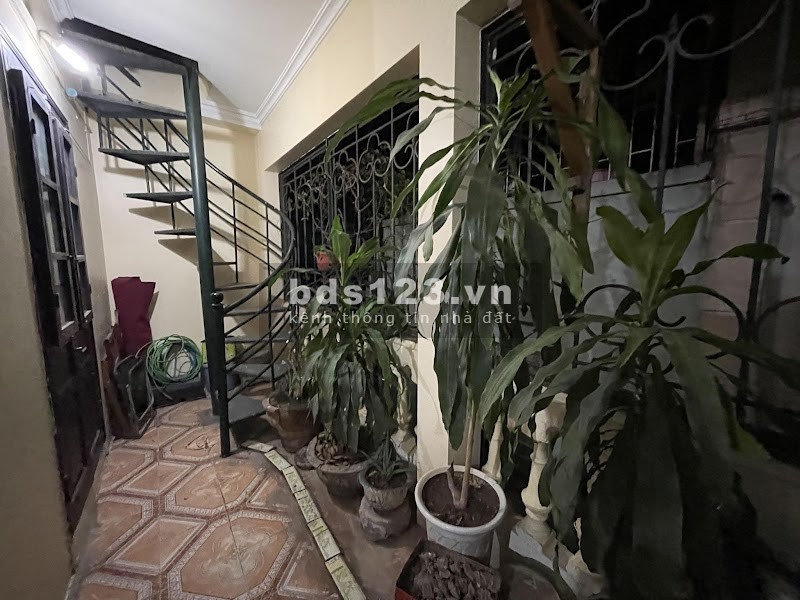 Bán nhà 2 mặt ngõ 3 mặt thoáng vĩnh viễn, đường Tạ Quang Bửu, giá bán 4.4 tỷ, lhcc
