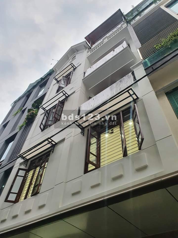 Bán nhà Hoàng Quốc Việt Cầu Giấy dt 52m2, 5 tầng, mt 6.8m, ô tô tránh vào nhà rất tiện