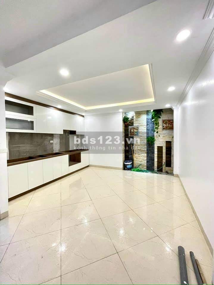 Nhỉnh 3 tỷ nhà phố Đa Sỹ, 5 tầng diện tích sử dụng 41m2, 5 tầng đúc, sổ đẹp nở hậu