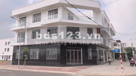 Bán nhà 1 trệt, 2 lầu 2 mặt tiền đường lớn, tại trung tâm Tráng Bom, hạ tầng đủ