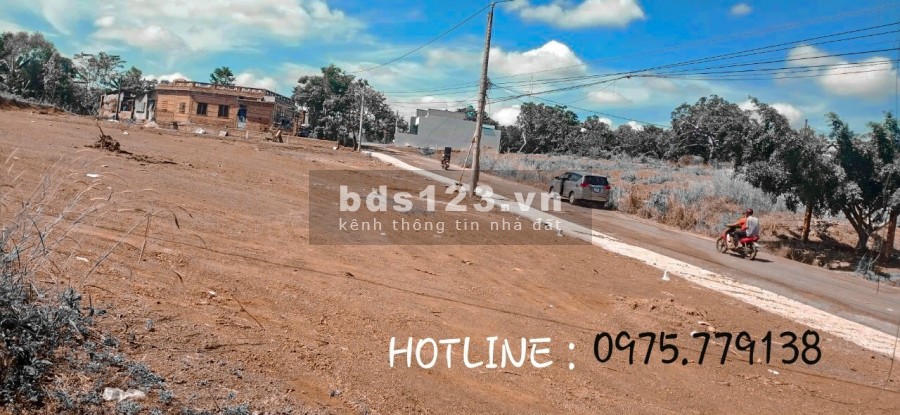 Tôi muốn bán lô đất nhà chính 1000m2 với giá 600 triệu có sổ ngay khu nhà máy