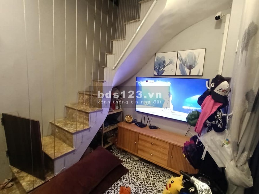 Bán nhanh nhà mặt phố Giảng Võ, giá 2.2 tỷ, đúc kiên cố 5 tầng, sổ sẵn
