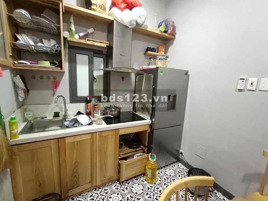 Bán nhanh nhà mặt phố Giảng Võ, giá 2.2 tỷ, đúc kiên cố 5 tầng, sổ sẵn