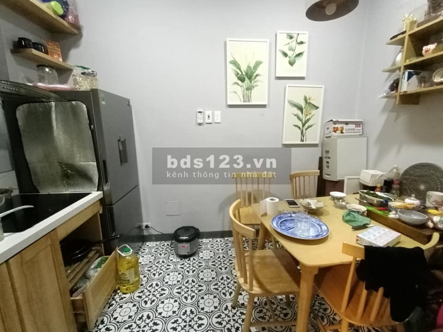 Bán nhanh nhà mặt phố Giảng Võ, giá 2.2 tỷ, đúc kiên cố 5 tầng, sổ sẵn