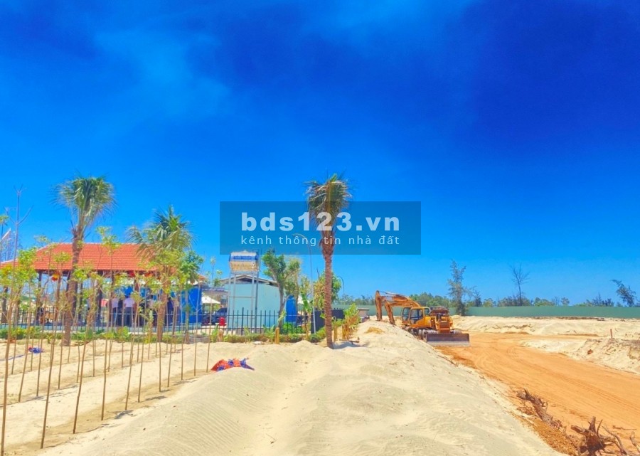 Bán Lô Góc Đối Diện Chợ, Công Viên, Gần Sông và Biển, giá bán 2.54 tỷ, sổ sẵn