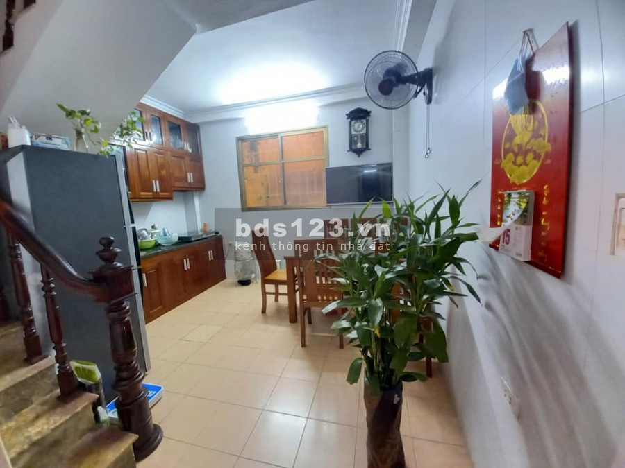 Bán nhanh nhà Quán Thánh đúc bê tông 5 tầng giá bán 2.6 tỷ, chính chủ