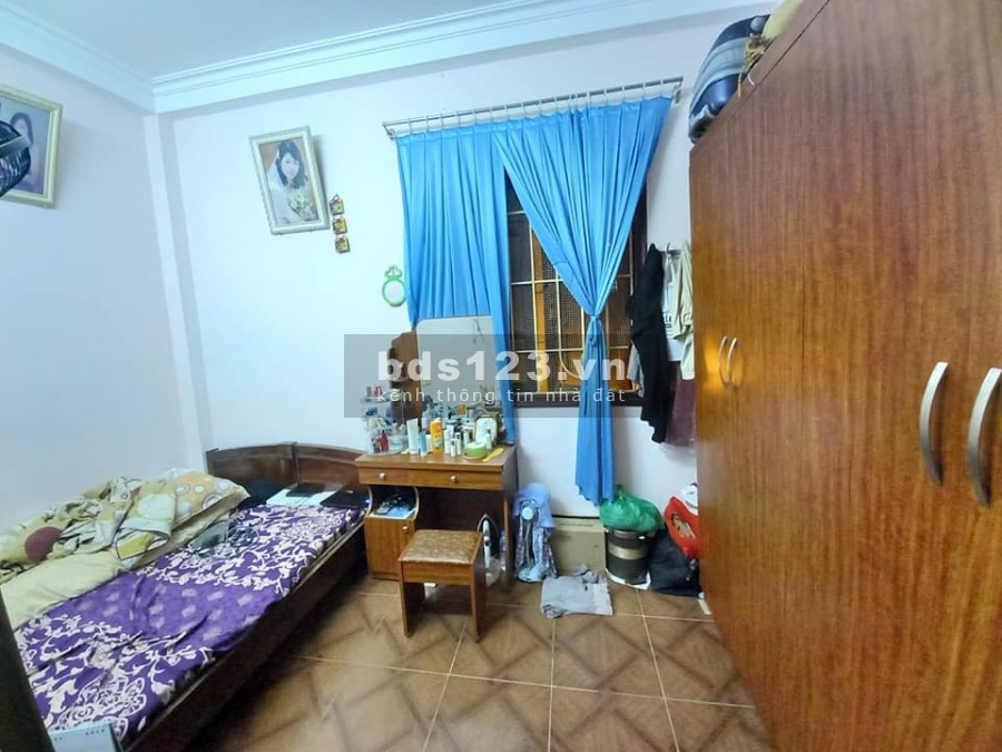 Bán nhanh nhà Quán Thánh đúc bê tông 5 tầng giá bán 2.6 tỷ, chính chủ
