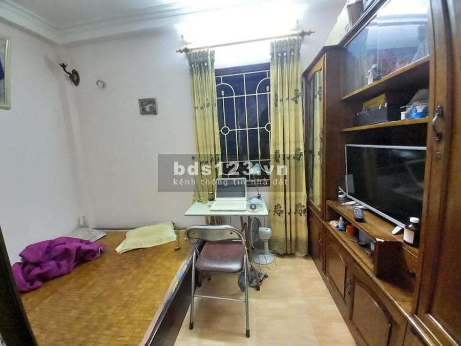 Bán nhanh nhà Quán Thánh đúc bê tông 5 tầng giá bán 2.6 tỷ, chính chủ