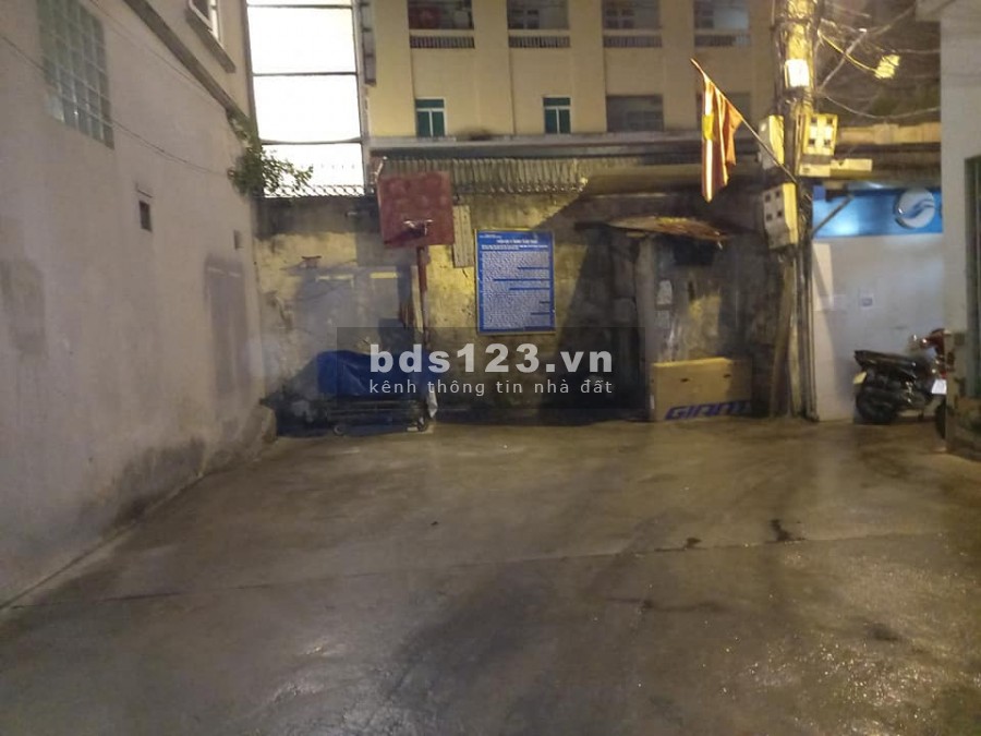 Bán nhanh nhà Quán Thánh đúc bê tông 5 tầng giá bán 2.6 tỷ, chính chủ