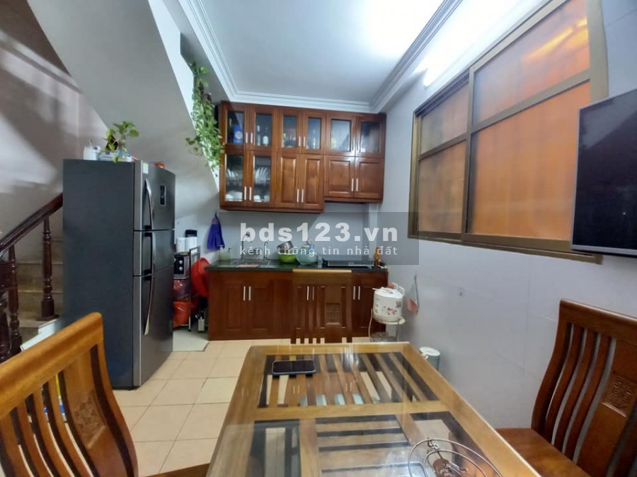 Bán nhanh nhà Quán Thánh đúc bê tông 5 tầng giá bán 2.6 tỷ, chính chủ