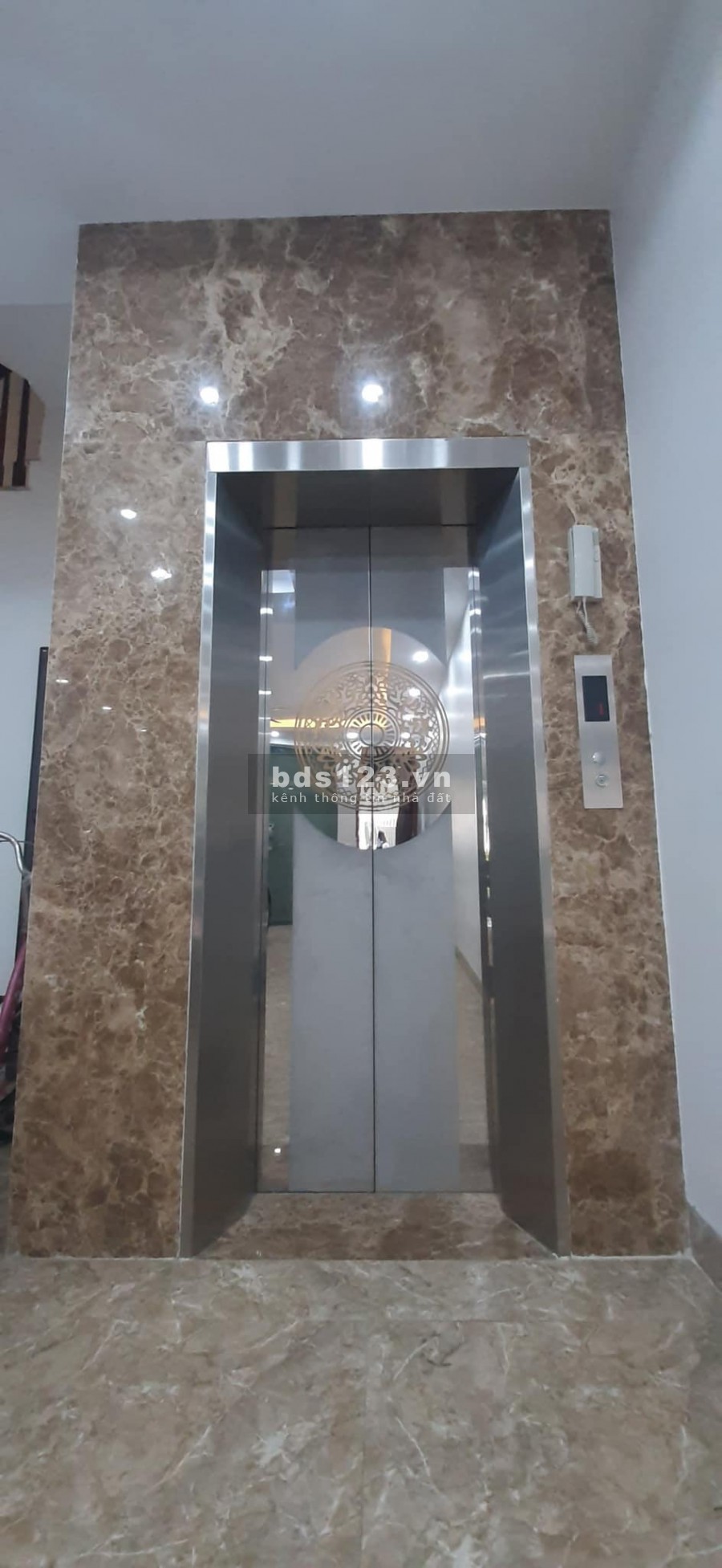 Phân lô vỉa hè thang máy, ô tô tránh đỗ ngày đêm, kinh doanh văn phòng, 6 tầng, đúc kiên cố