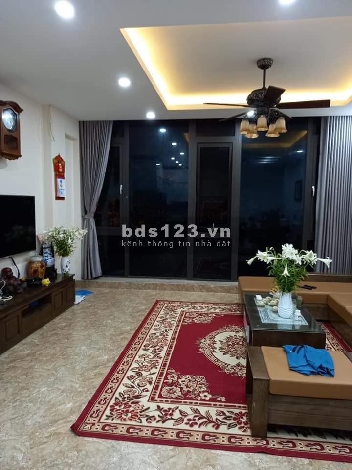 Phân lô vỉa hè thang máy, ô tô tránh đỗ ngày đêm, kinh doanh văn phòng, 6 tầng, đúc kiên cố