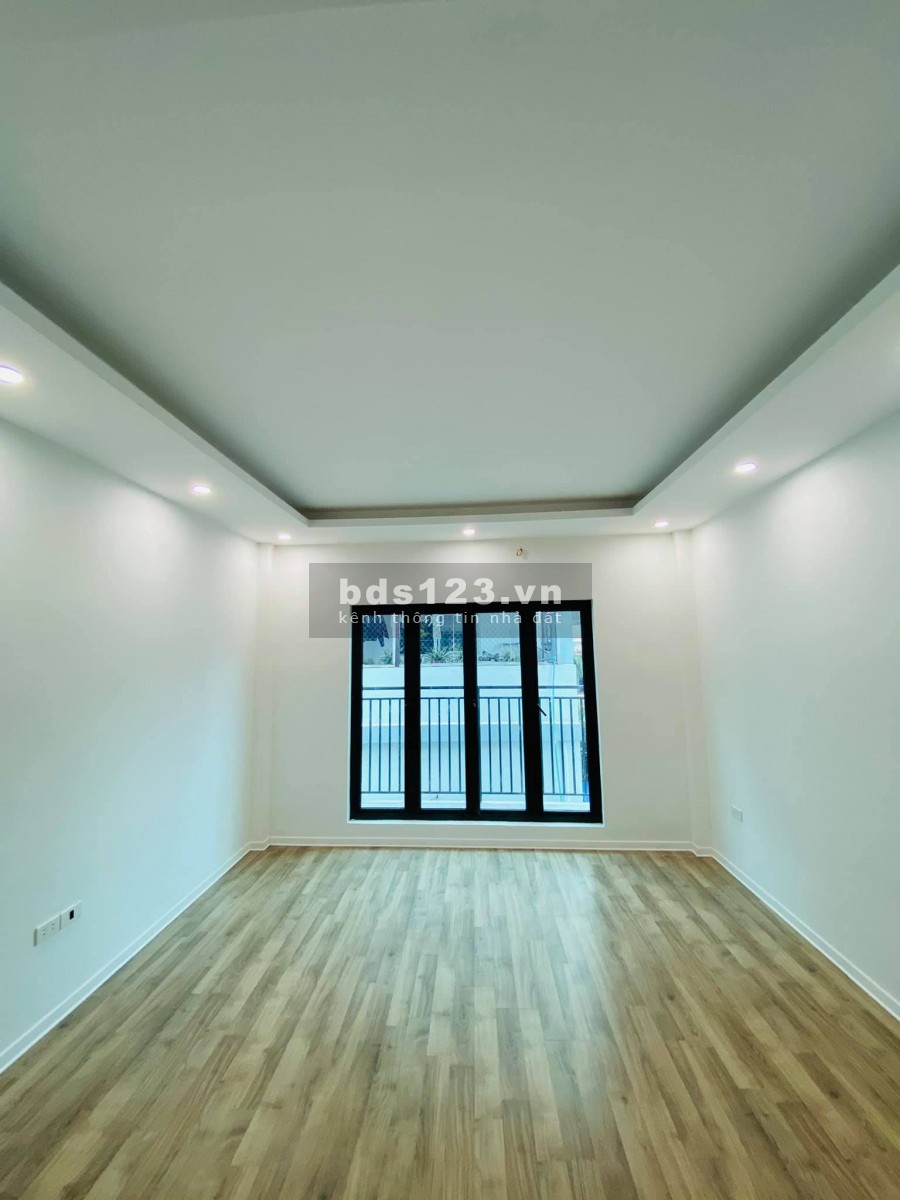 Nhà mới đẹp xách vali về ở luôn Phạm Văn Đồng dt 42m2, 5 tầng, mt 3.8m 30m ra ô tô giá 3.1 tỷ