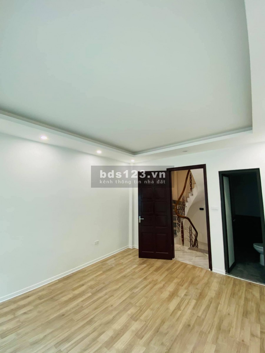 Nhà mới đẹp xách vali về ở luôn Phạm Văn Đồng dt 42m2, 5 tầng, mt 3.8m 30m ra ô tô giá 3.1 tỷ